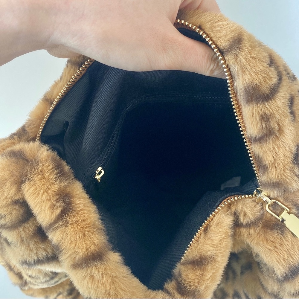 Fluffy leopard pattern shoulder bag - Picture 7 of 7